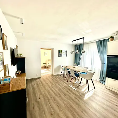 New Lunarglow 3-room With Free Parking Apartment *