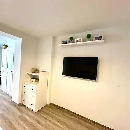 New Lunarglow 3-room With Free Parking Apartment *