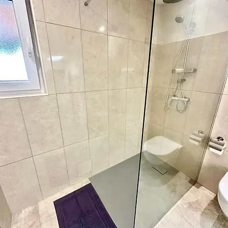New Lunarglow 3-room With Free Parking Apartment