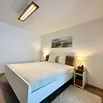 New Lunarglow 3-room With Free Parking Apartment Laibach