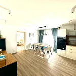 New Lunarglow 3-room With Free Parking *