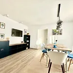 New Lunarglow 3-room With Free Parking * Ljubljana