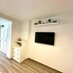 New Lunarglow 3-room With Free Parking Apartment *
