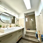 New Lunarglow 3-room With Free Parking Apartment Laibach
