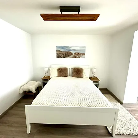 Апартаменты New Lunarglow 3-room With Free Parking