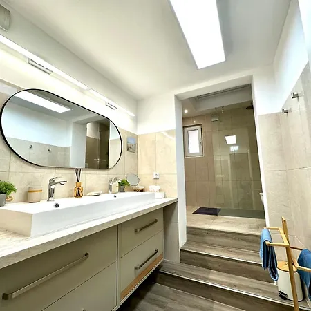 New Lunarglow 3-room With Free Parking Apartment Ljubljana