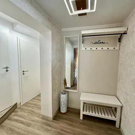 New Lunarglow 3-room With Free Parking לובליאנה