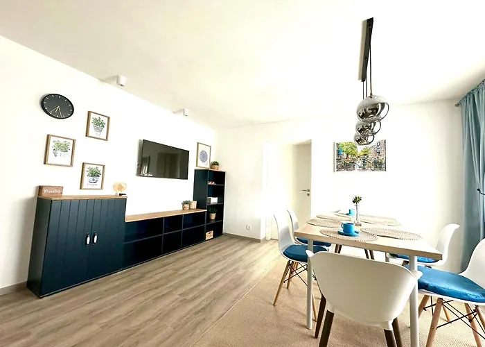 New Lunarglow 3-room With Free Parking Апартаменты