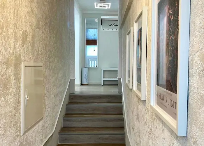 Апартаменты New Lunarglow 3-room With Free Parking *