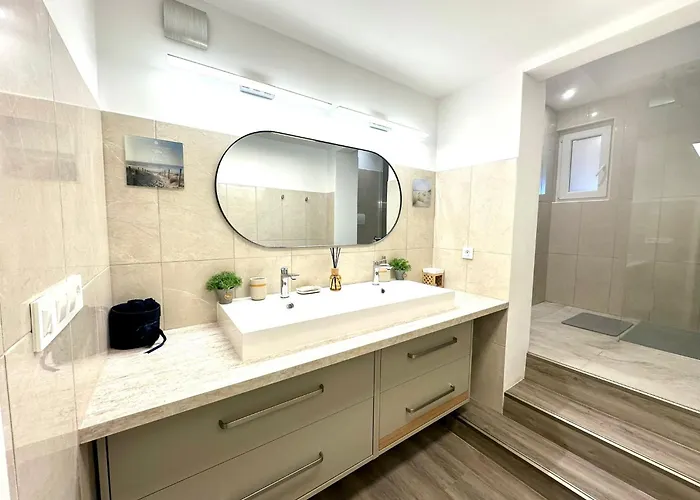 New Lunarglow 3-room With Free Parking * Любляна