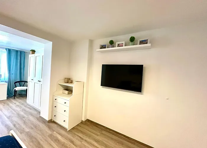 New Lunarglow 3-room With Free Parking Апартаменты *