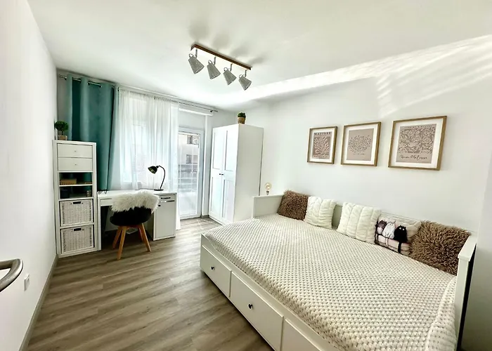 New Lunarglow 3-room With Free Parking *