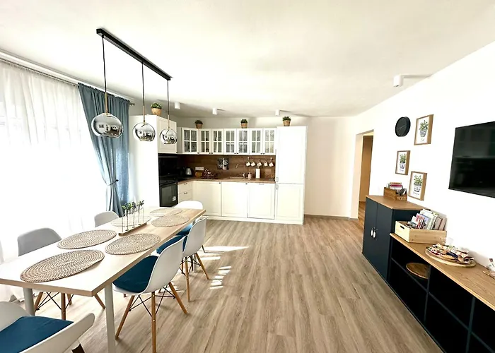 아파트 New Lunarglow 3-room With Free Parking *