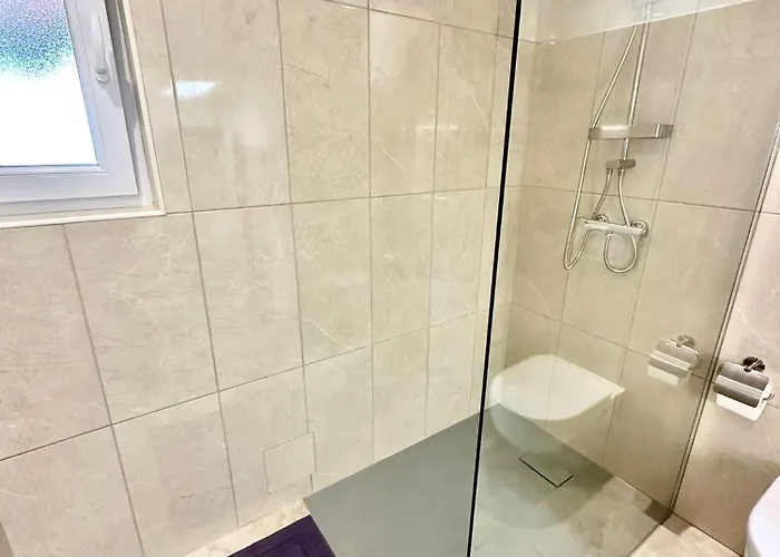 New Lunarglow 3-room With Free Parking Апартаменты