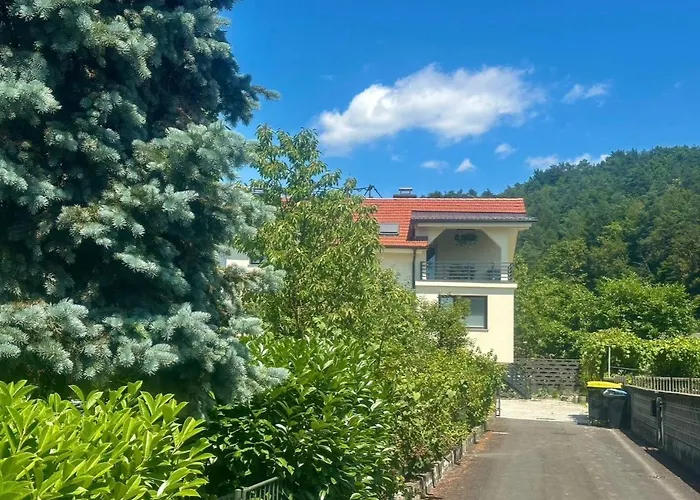 New Lunarglow 3-room With Free Parking *