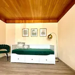 New Lunarglow 3-room With Free Parking Apartman