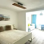 New Lunarglow 3-room With Free Parking Apartman