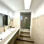 New Lunarglow 3-room With Free Parking Apartman *