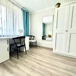 New Lunarglow 3-room With Free Parking Apartman