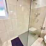 New Lunarglow 3-room With Free Parking Apartman