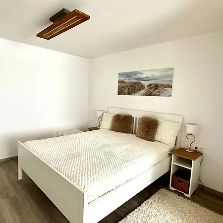 New Lunarglow 3-room With Free Parking Apartman